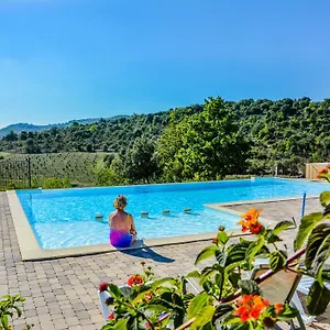 https://domaine-de-chadeyron.hotels-rhonealpes.com